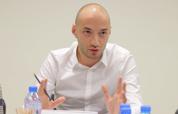 Юри Велев