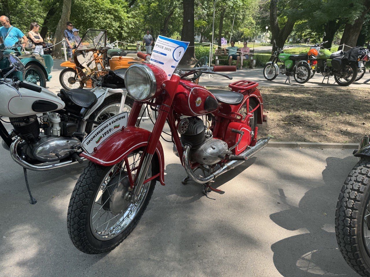 Русе събра над 300 класически коли и мотоциклета в 11-ото издание на Парада на ретро возила