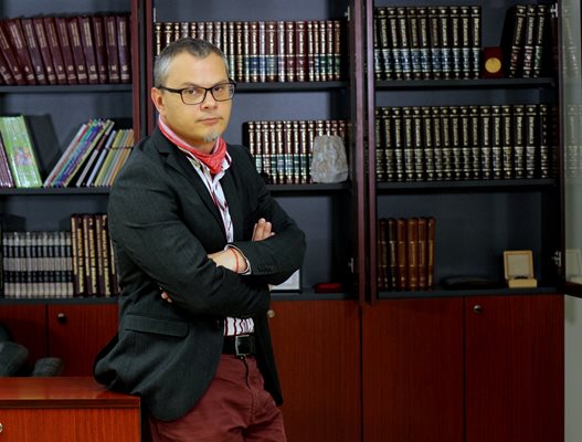 Виктор Иванов