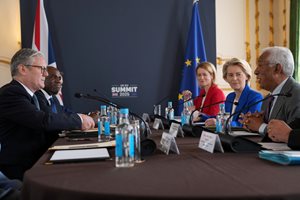 Съжаляват ли англичаните за Брекзит, или опитват да постигнат голям шлем