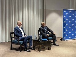 Премиерът Росен Желязков и лидерът на ГЕРБ Бойко Борисов говориха пред актива на партията на съвещанието в Пловдив.