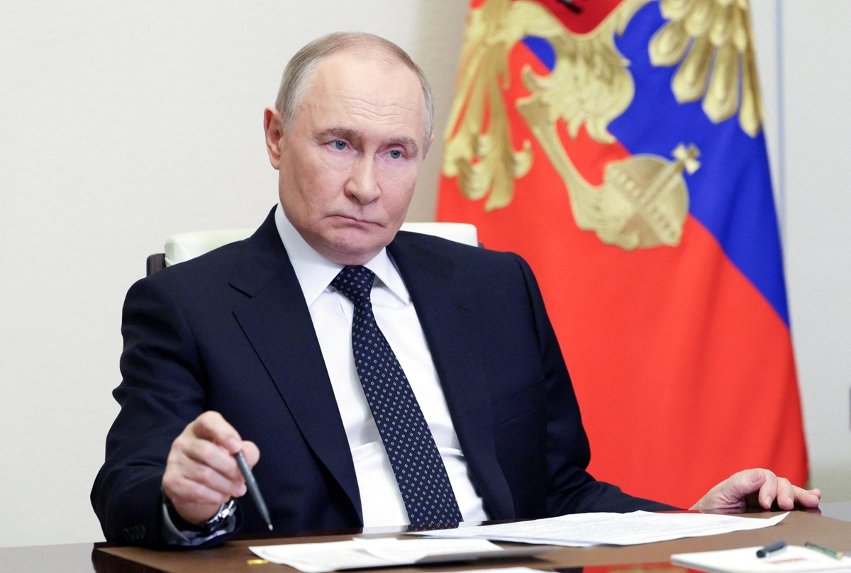 Путин: На обществени места да се използва само кирилица