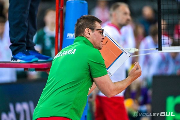 Националите по волейбол паднаха 1:3 от Украйна