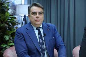 Фейсбук изтри Асен Василев