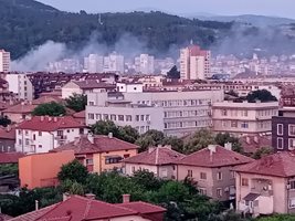 Голям пожар избухна около 20,40 ч. в центъра на Благоевград Снимка Авторката